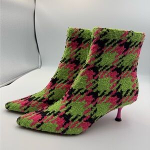 🆕 Betsey Johnson Parkker Pointed Toe Kitten Heel Booties